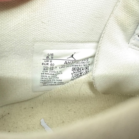 Air Jordan 11 Retro Low Pure Violet Women's Size 8.5 Pre-Owned, Great Condition - Picture 5 of 6